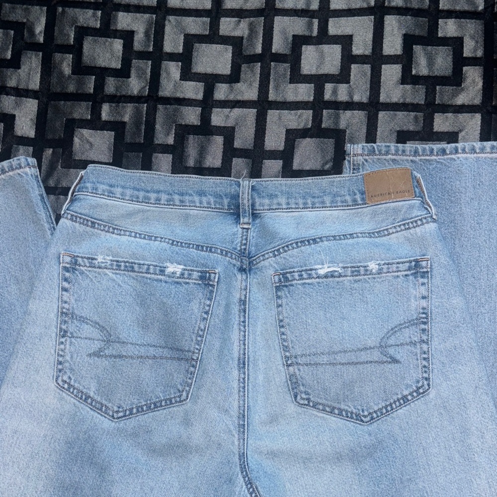 American Eagle straight leg relaxed jeans - Picture 3 of 4